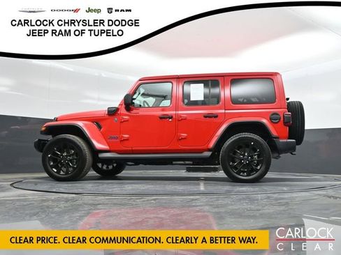 Used 2025 Jeep Wrangler Sahara AWD/4WD image 39