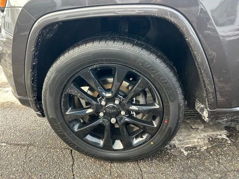 Used 2019 Jeep Grand Cherokee Altitude image 6