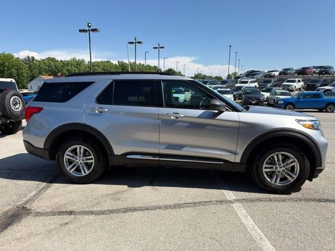 Used 2022 Ford Explorer XLT AWD/4WD image 8