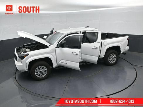 Used 2024 Toyota Tacoma SR5 AWD/4WD image 50