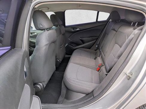 Used 2018 Chevrolet Cruze LT FWD image 18
