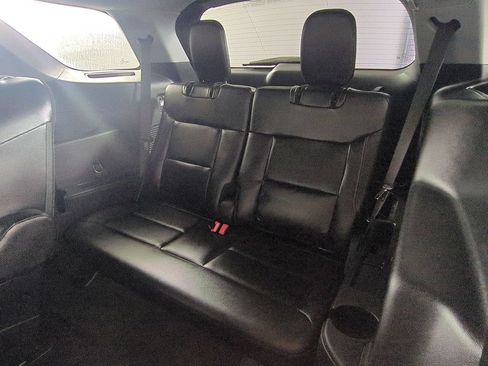 Used 2022 Ford Explorer Limited w/ Equipment Group 301A RWD image 15