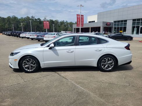 Used 2021 Hyundai Sonata SEL w/ Convenience Package FWD image 2