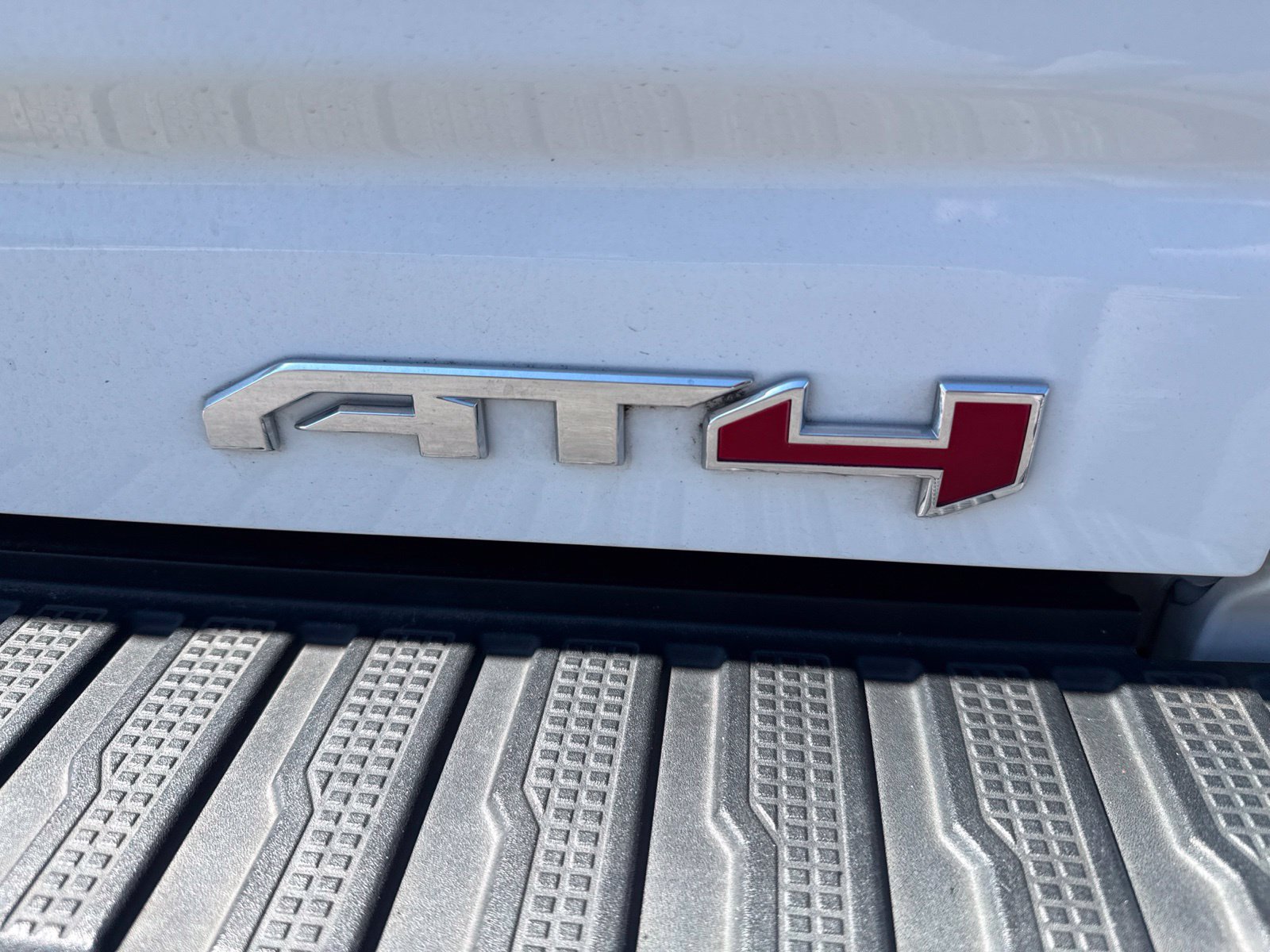 Used 2022 GMC Sierra 2500 AT4 w/ AT4 Premium Plus Package AWD/4WD image 8