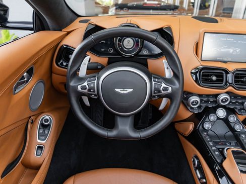 Used 2021 Aston Martin V8 Vantage Roadster image 13