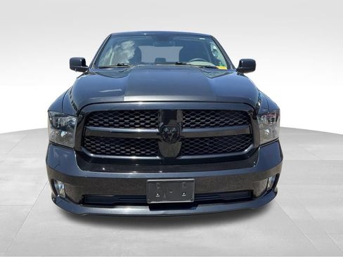 Used 2018 RAM 1500 Express w/ Black Ram 1500 Express Group AWD/4WD image 9