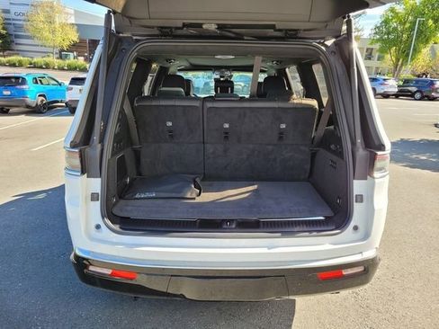 New 2023 Jeep Grand Wagoneer Series III AWD/4WD image 18