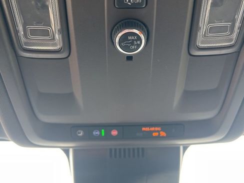 Used 2024 Chevrolet Suburban LT image 29