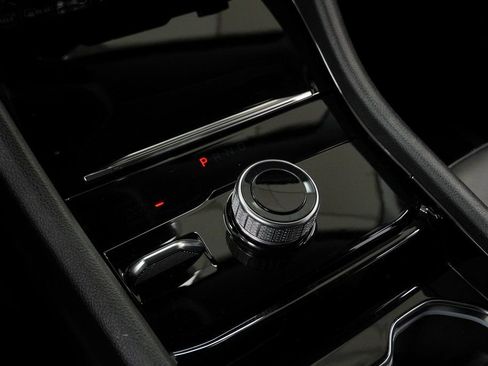 Used 2023 Jeep Grand Cherokee Limited w/ Black Appearance Package image 30