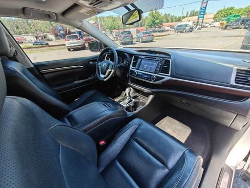 Used 2015 Toyota Highlander Limited AWD/4WD image 22