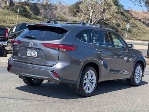 Used 2023 Toyota Highlander Limited AWD/4WD image 14