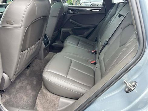 Used 2022 Porsche Macan image 8