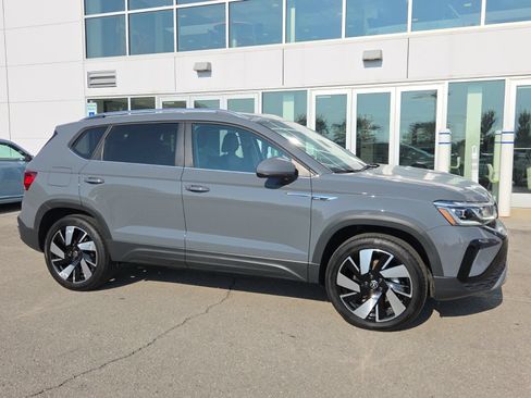 Certified 2024 Volkswagen Taos SEL AWD/4WD image 2