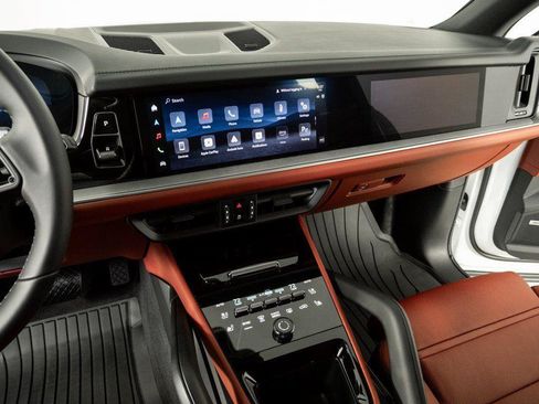 Certified 2026 Porsche Cayenne AWD/4WD image 13