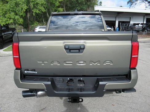 Used 2025 Toyota Tacoma TRD Sport AWD/4WD image 5
