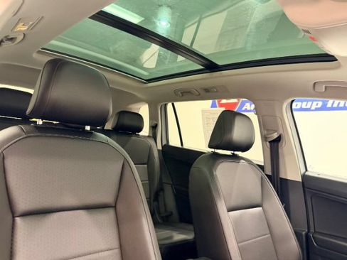 Used 2018 Volkswagen Tiguan SE w/ Panoramic Sunroof Package AWD/4WD image 35