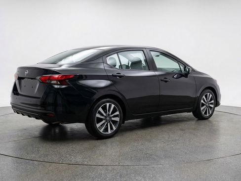 Used 2025 Nissan Versa SV image 9