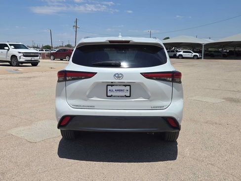 Used 2023 Toyota Highlander Limited FWD image 7