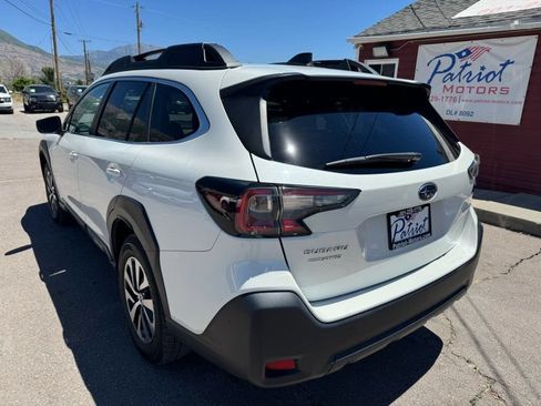 Used 2023 Subaru Outback Premium AWD/4WD image 3