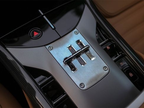 Certified 2024 Ferrari Purosangue Base image 33