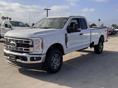 New 2025 Ford F350 XLT w/ FX4 Off-Road Package image 7