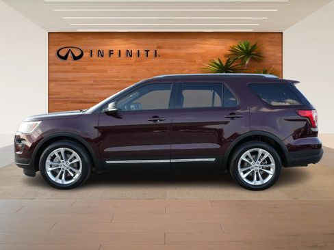 Used 2018 Ford Explorer XLT w/ Equipment Group 202A image 4