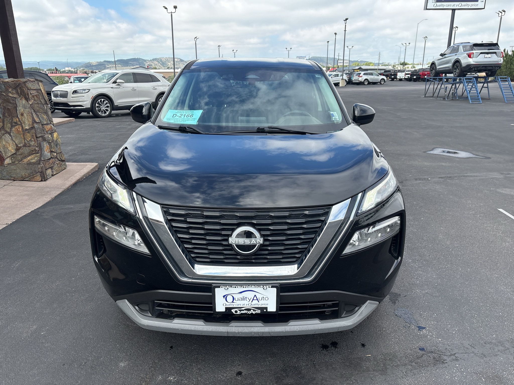 Used 2023 Nissan Rogue SV AWD/4WD image 3
