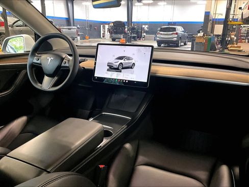 Used 2023 Tesla Model Y AWD image 14