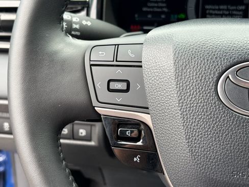 Used 2025 Toyota Camry XSE FWD image 17