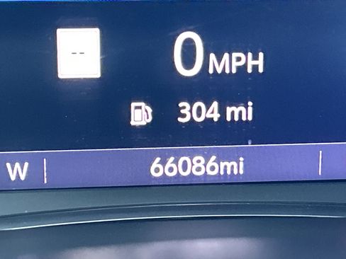 Used 2023 GMC Acadia SLT image 16