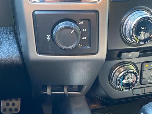 Used 2015 Ford F150 Platinum w/ Equipment Group 701A Luxury AWD/4WD image 28