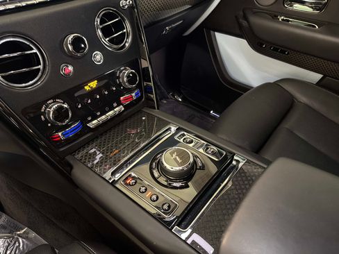 Used 2024 Rolls-Royce Cullinan Black Badge AWD/4WD image 46