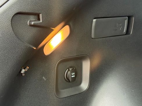 Used 2025 Kia Sportage LX image 18