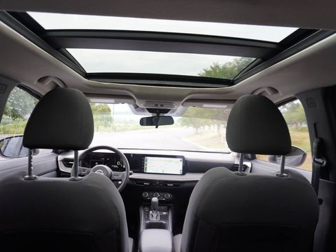 Used 2025 Nissan Kicks SV w/ SV Premium Package AWD/4WD image 25