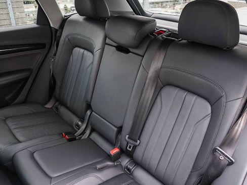 Used 2020 Audi Q5 e Premium Plus w/ Premium Plus Package image 24