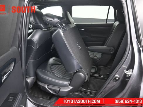 Used 2023 Toyota Highlander XSE AWD/4WD image 30
