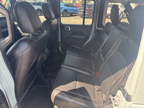 Used 2023 Jeep Wrangler Unlimited Sahara w/ Cold Weather Group AWD/4WD image 12