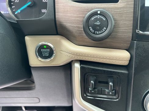 Used 2023 Ford Expedition Limited image 32