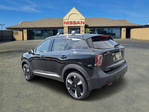 Used 2025 Nissan Kicks SR w/ Illumination Package AWD/4WD image 3