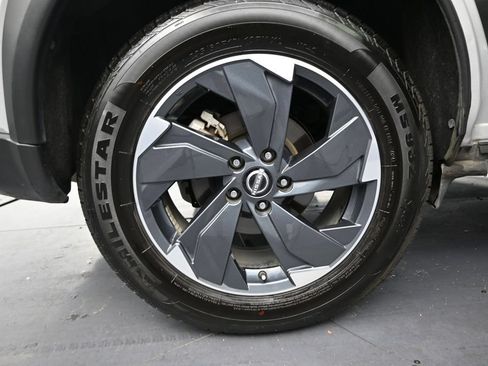 Used 2024 Nissan Rogue SV AWD/4WD image 9