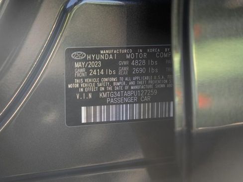 Used 2023 Genesis G70 2.0T image 35