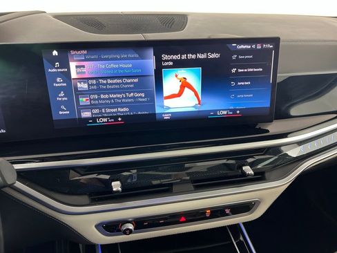 Used 2023 BMW X7 xDrive40i w/ Executive Package AWD/4WD image 32