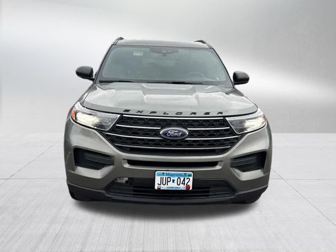 Used 2020 Ford Explorer XLT AWD/4WD image 2
