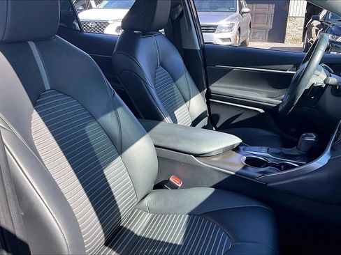 Used 2023 Toyota Camry SE image 7