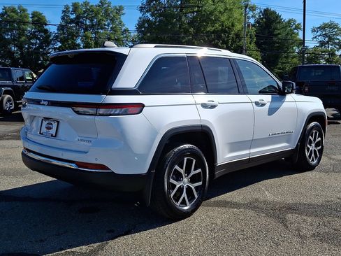Used 2025 Jeep Grand Cherokee Limited w/ Luxury Tech Group II AWD/4WD image 7