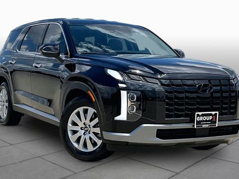 Used 2025 Hyundai Palisade SE FWD image 3
