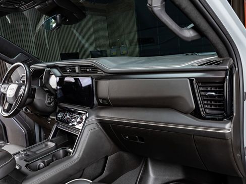 Used 2024 GMC Sierra 2500 AT4X image 18