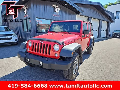 Used 2014 Jeep Wrangler Unlimited Rubicon w/ Connectivity Group AWD/4WD image 1