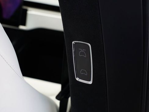 Used 2024 Tesla Model X Plaid image 21