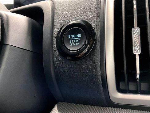 Used 2025 Ford Expedition Active image 21